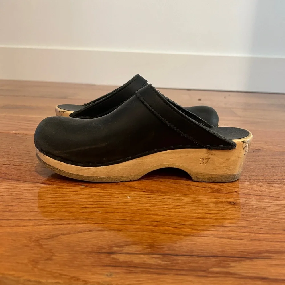 Sven Black Leather Clogs - Picture 3 of 3